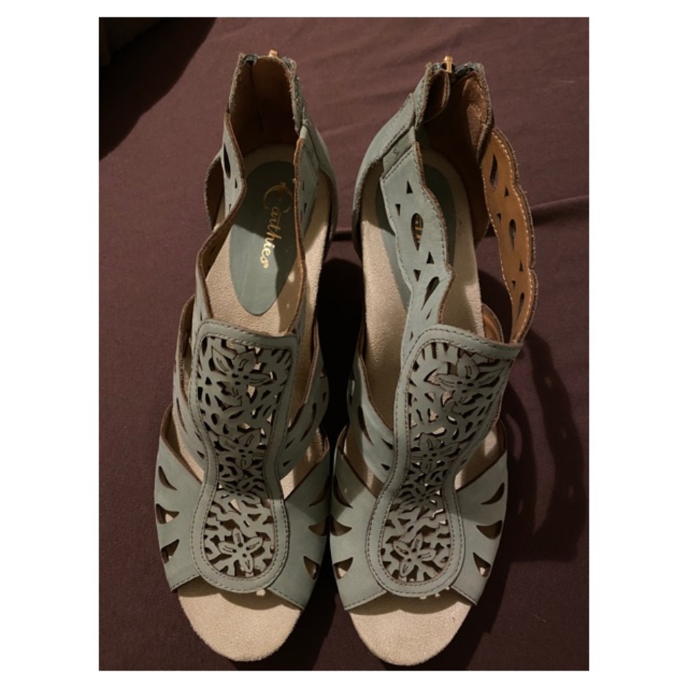 Earthies Wedges